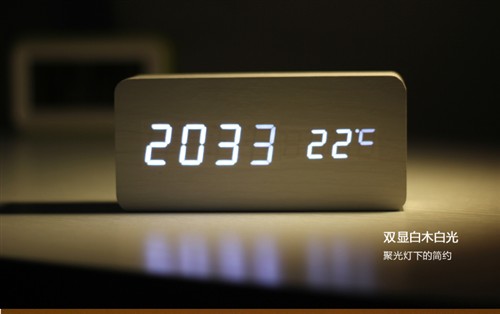 这款时钟最大的特点是在显示屏之外有一个扩展的透明屏幕,用户可以自由在上面书写文字,时钟的灯光会照 ...   这款时钟最大的特点是在显示屏之外有一个扩展的透明屏幕,用户可以自由在上面书写文字,时钟的灯光会照 ...